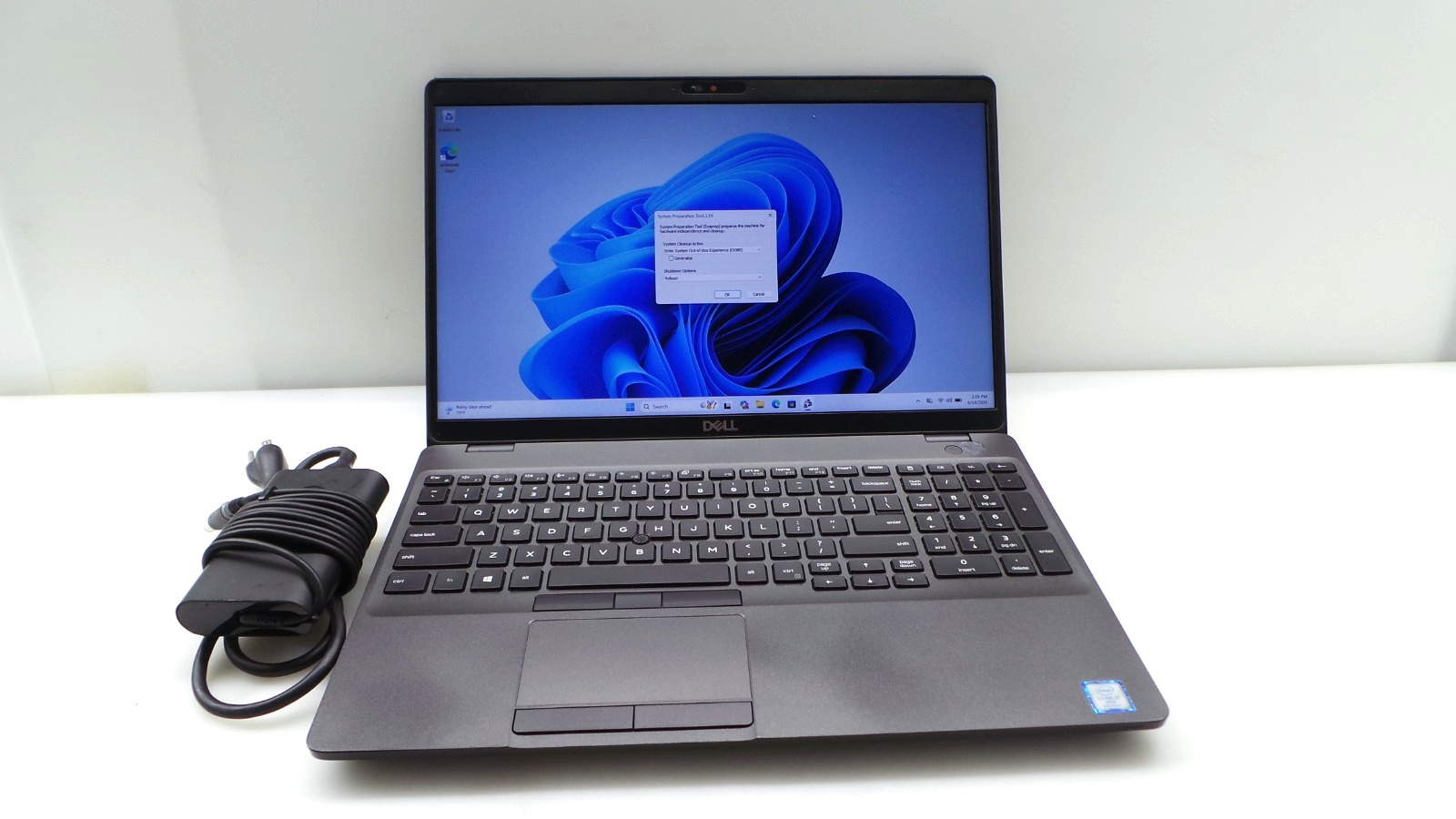 Dell Latitude 5501 | 15.6″ | i7-9850H 2.60GHz | 16GB RAM 256GB NVMe | WIN 11 PRO