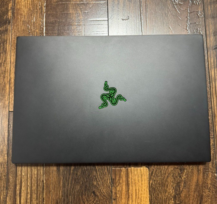 Razer Blade 15 (2018) RZ09-02385 i7-8750H 2.2GHz 16GB RAM 512GB SSD GTX 1060