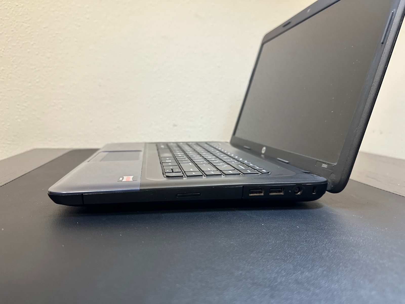HP 2000-2B19WM Laptop w/ AMD E-300 1.30 GHZ | 4 GB | 300GB HDD