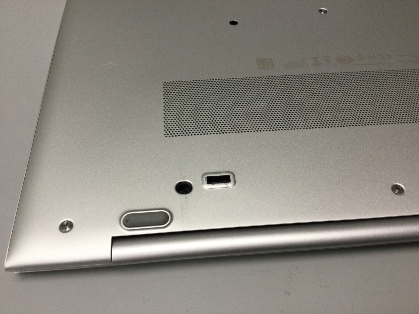 HP EliteBook 840 G5 14″ AMD RYZER 3 PRO 3TH GEN 2.10GHz 16GB RAM 128GB SSD