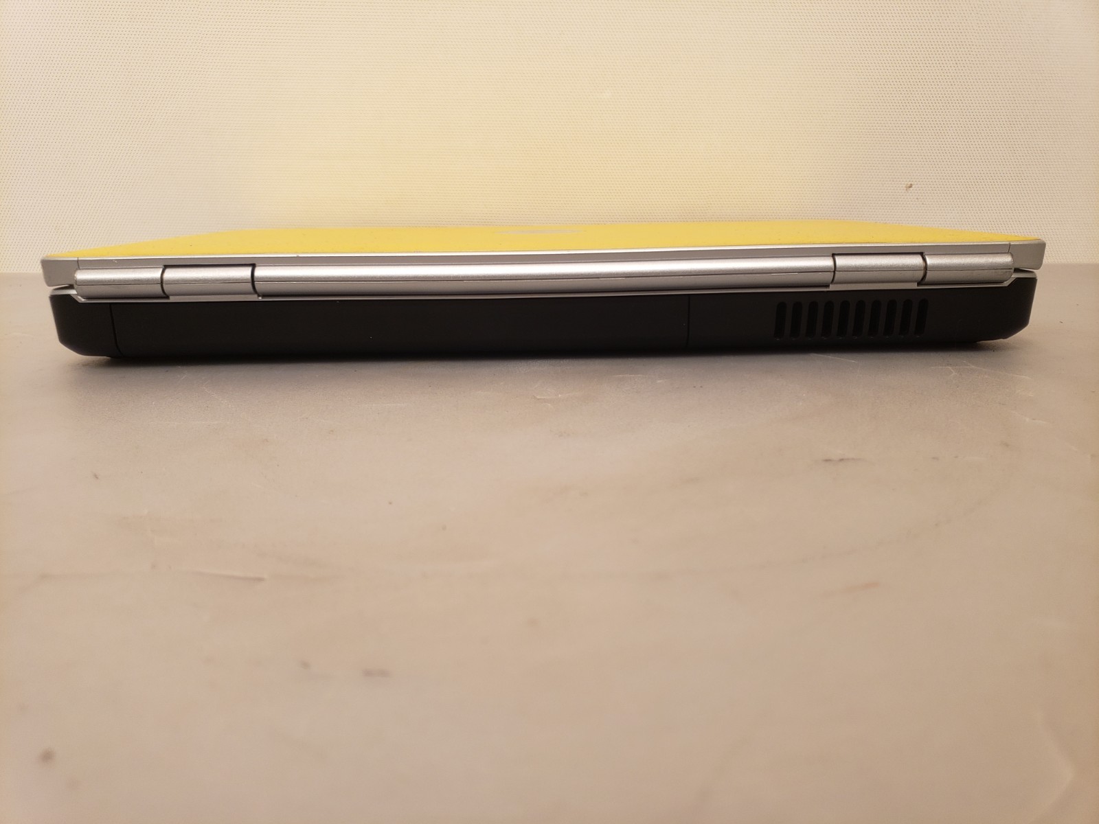 Dell Inspiron 1525 Yellow 15.4″ Gaming Laptop Core2 DUO 2.00GHz 2GB 250GB Vista