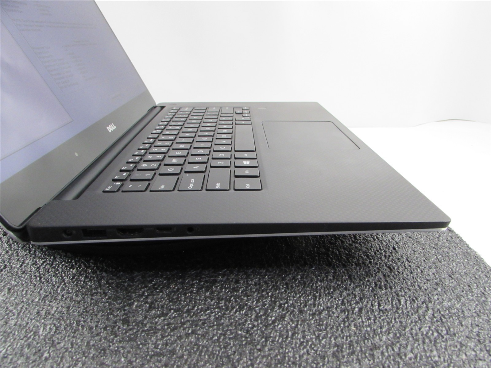 DELL XPS 15 9560 4K TOUCH I7-7700HQ 1TB SSD 32GB RAM NVIDIA GTX 1050 NO O.S