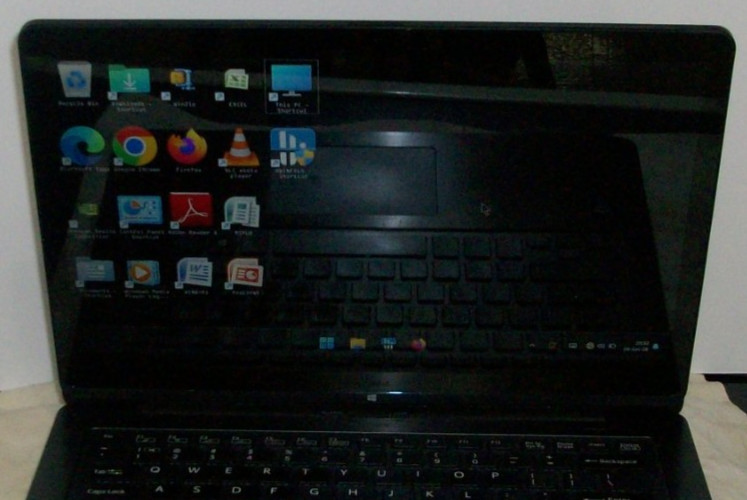 Sony VAIO Flip 14 SVF14N13CXB Intel i5-4200U 8GB 500GB HDD Windows 11 Pro 24H2