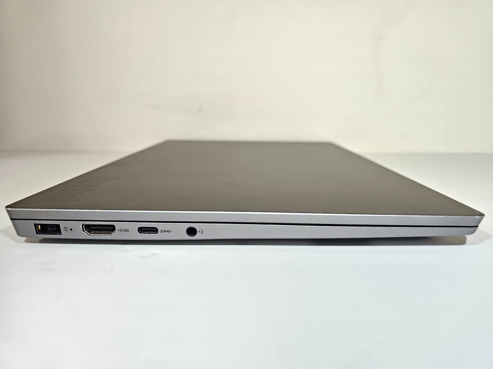 Lenovo ThinkBook 14s-IWL 14″/i5-8265U 1.60GHz/8GB RAM/Radeon 540X/NO SSD&CHARGER