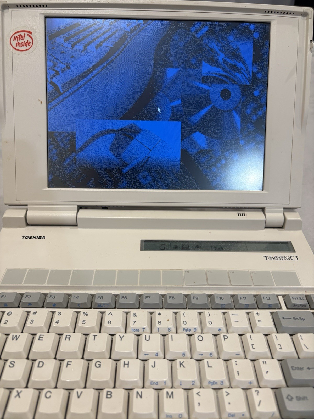 Vintage Toshiba Satellite T4850CT 486-DX4-75 Laptop Tested Works Win 95