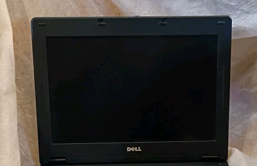 Dell Inspiron B120 Laptop Model PP21L Windows XP Home Untested No Power Cord