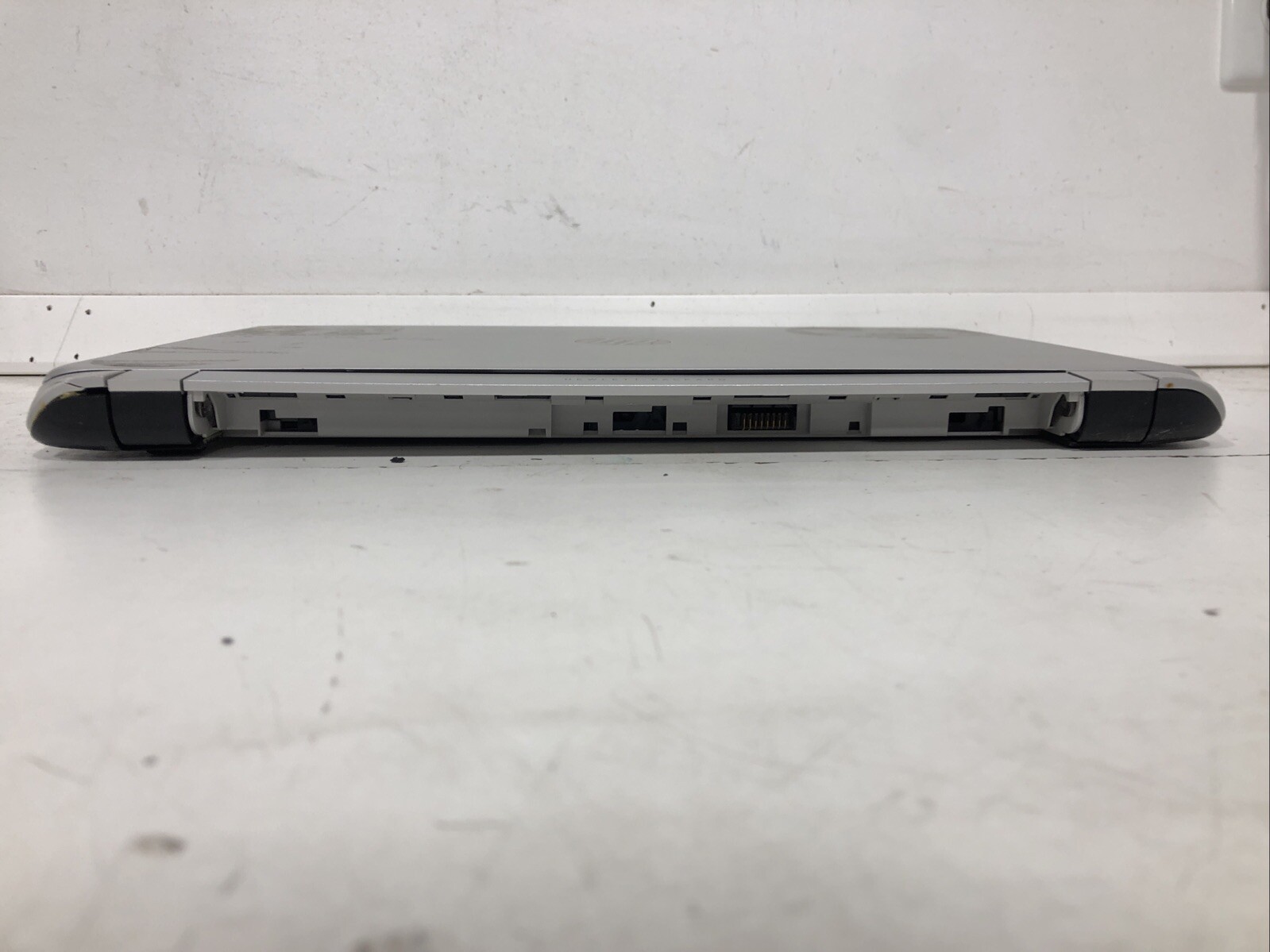 HP Pavilion 15 – 15″ 1366×768 – i7-4510U – 6GB – NO HDD – NO OS