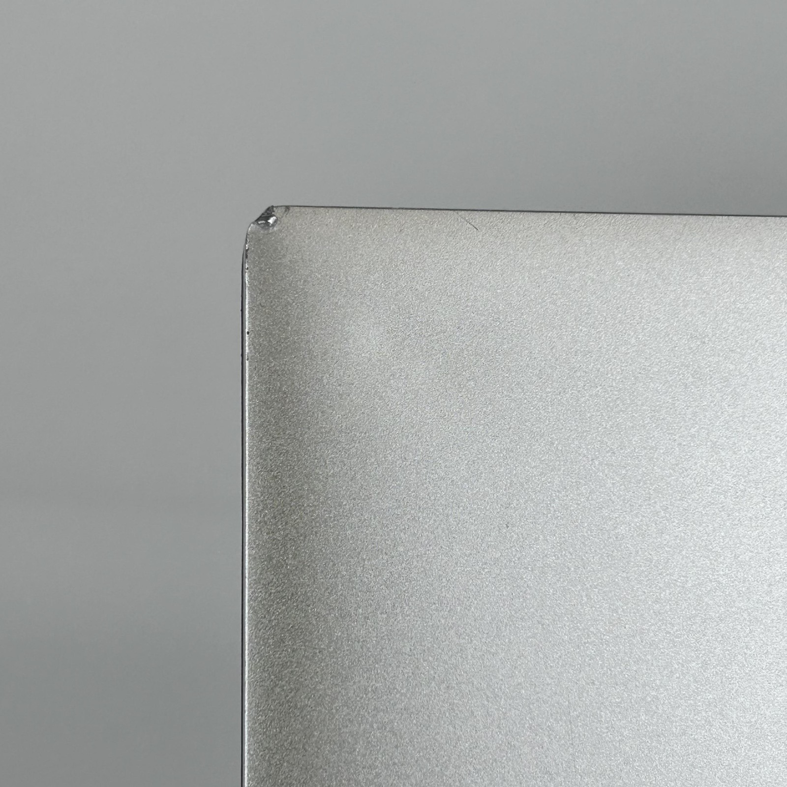 Dell XPS 15 9530 FHD+ 2.4 GHz i7-13700H 32GB 1TB SSD Arc A370M – WHITE SPOTS