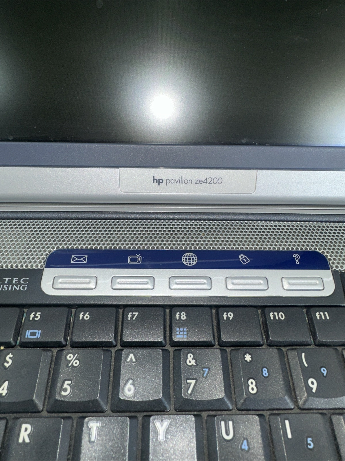 HP Pavilion ze4200 Laptop