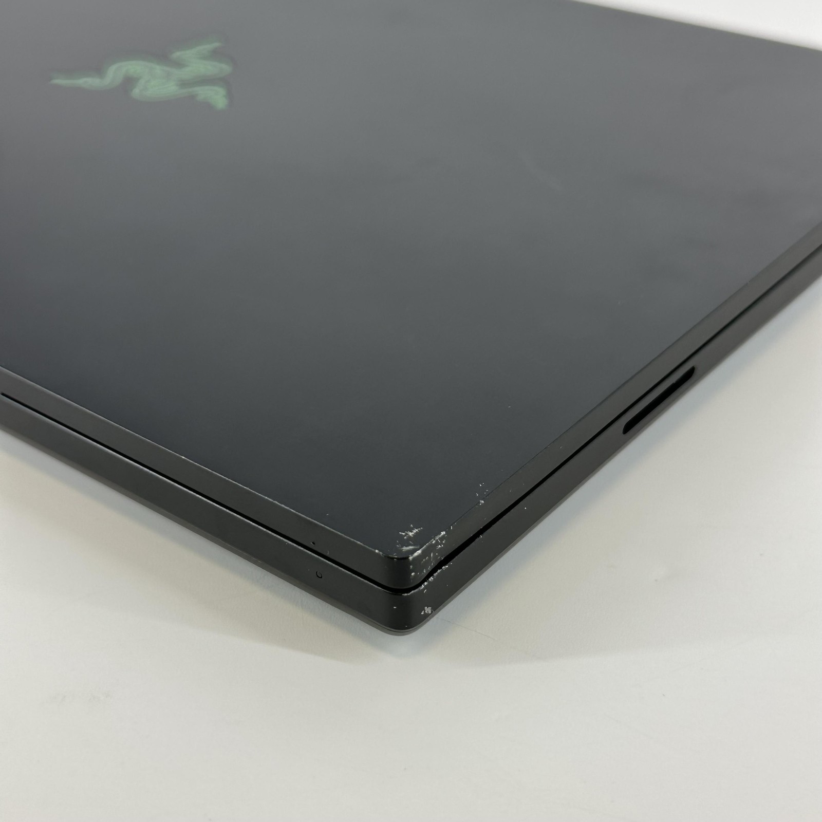Razer Blade 16 120Hz UHD+ 2.2GHz i9-13950HX 32GB 1TB RTX 4070 Bad Vapor Chamber