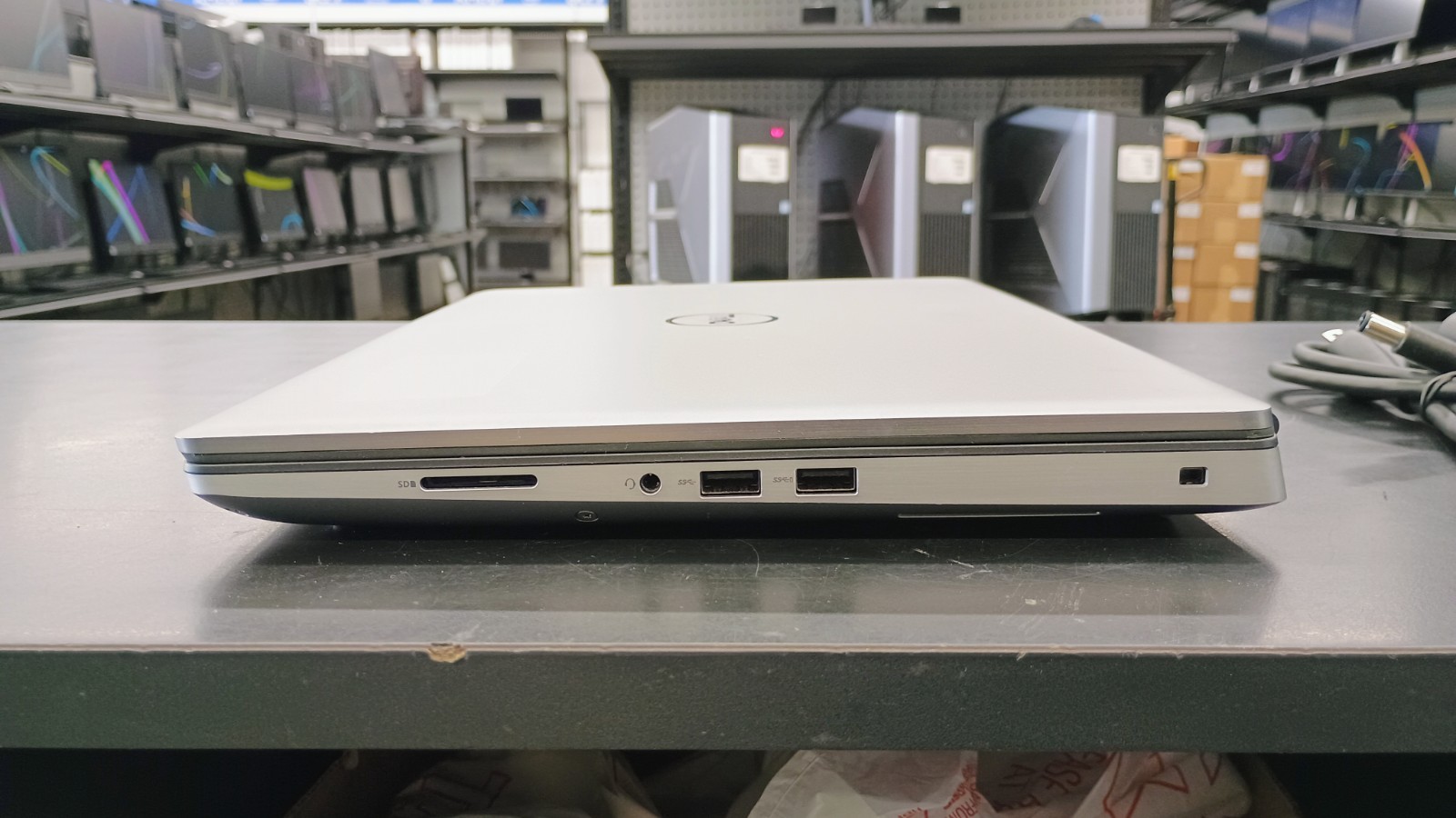 Dell Precision 7560 Xeon W-11955M 2.6Ghz – 64GB – 1TB – RTX A4000 15.6″