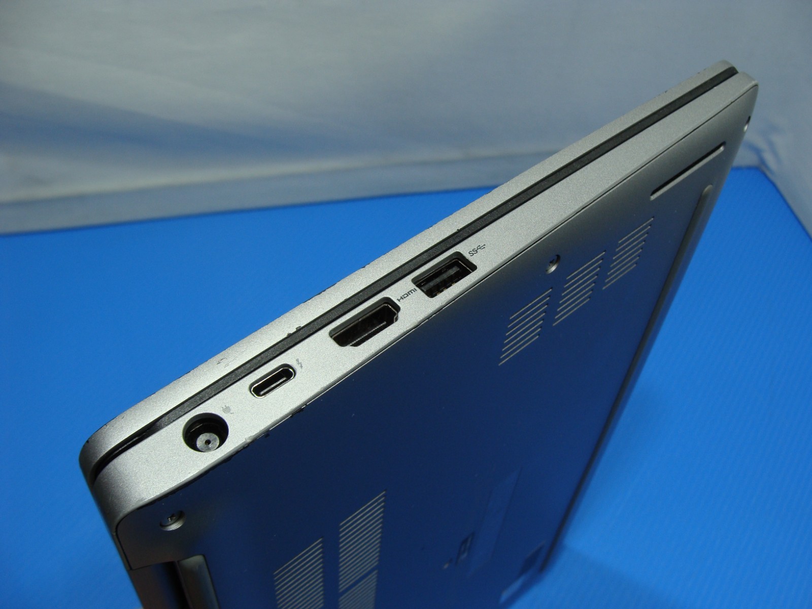 Dell Latitude 5310 13.3″ HD i5-10310U 1.7GHz 16GB 256GB Windows 11Pro +Charger