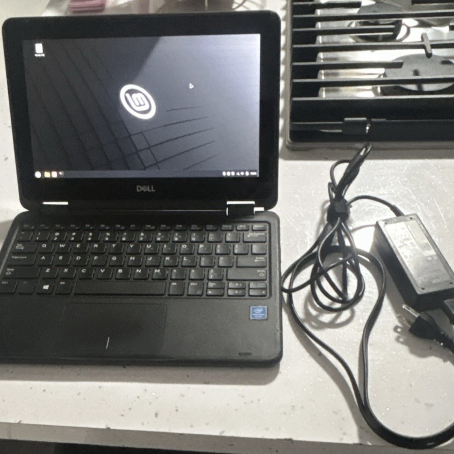 LAPTOP Dell Latitude 3190 2-in-1 11.6″ Convertible Linux Mint Black Charger