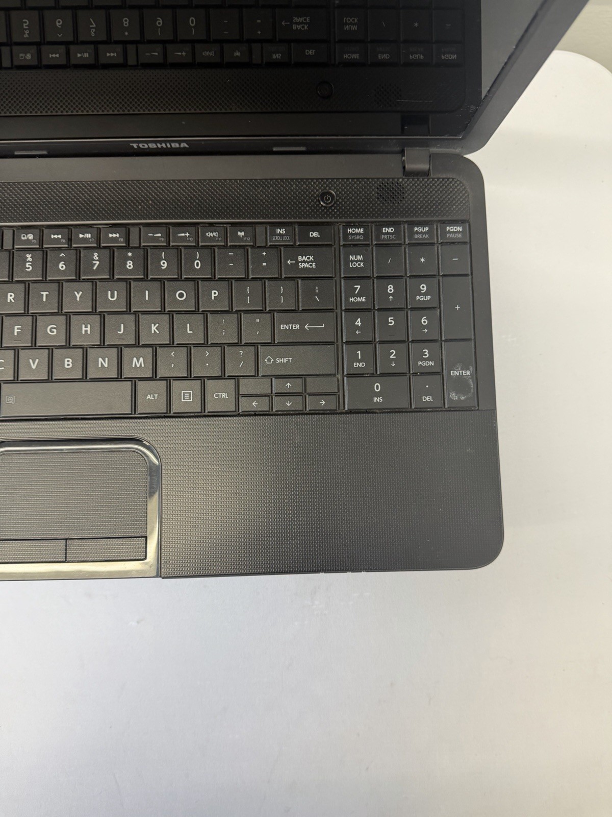 Toshiba Satellite Laptop – Good Screen – AMD E-300 – Read Des