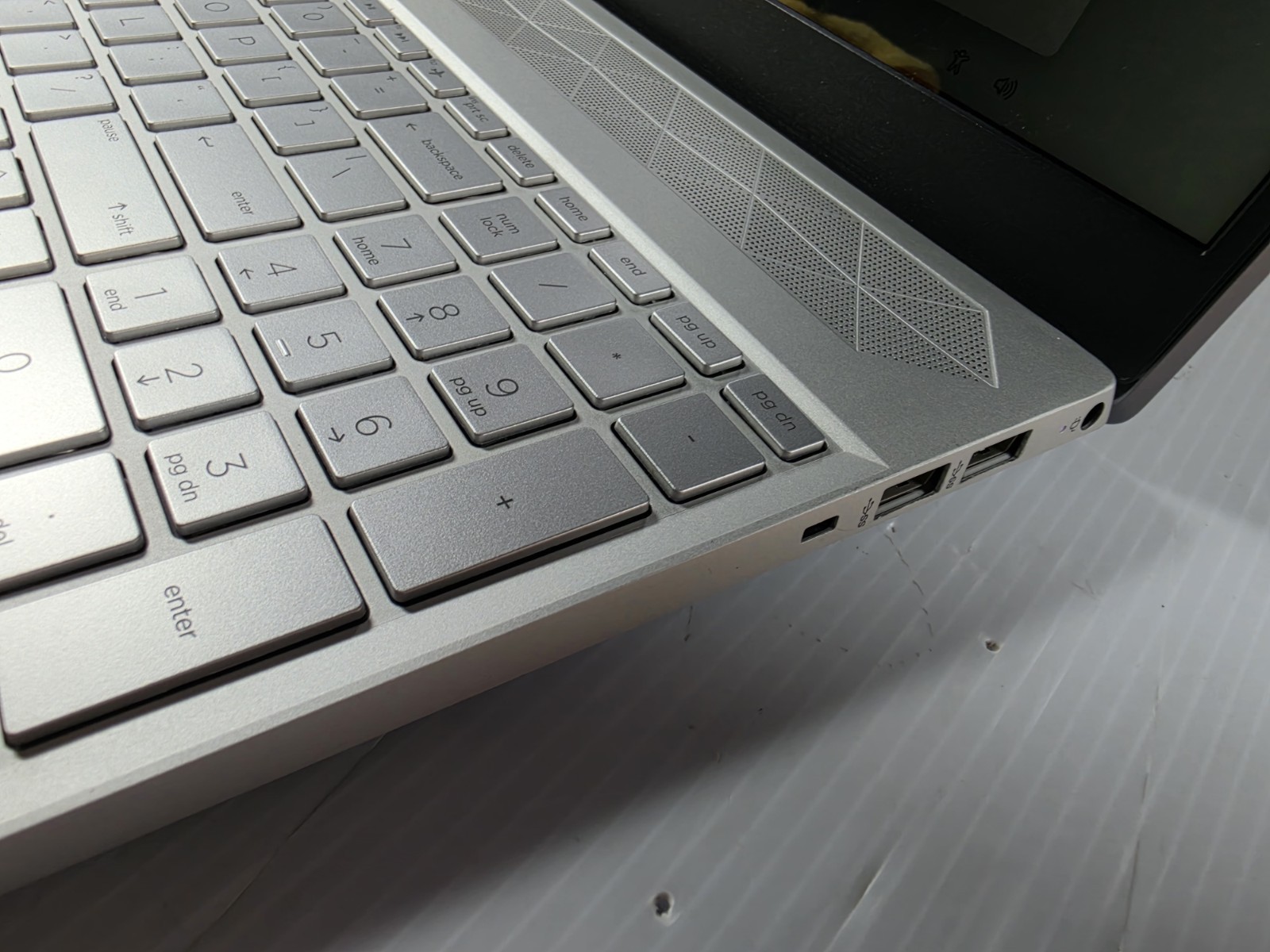 HP Pavillion 15-cs3xxx TOUCHSCREEN i5-1035G1 16GB RAM, 256GB SSD, WINDOWS 11