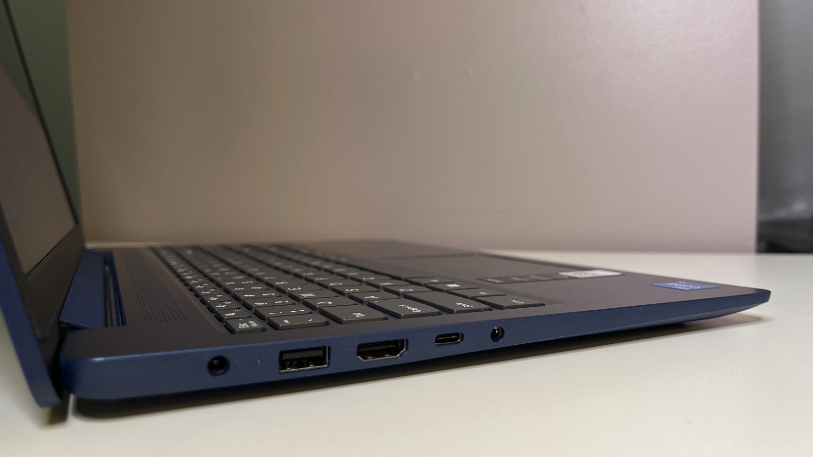 Used Lenovo IdeaPad Slim 3 15.6 Core i3 8GB 256GB Windows 11 Warranty
