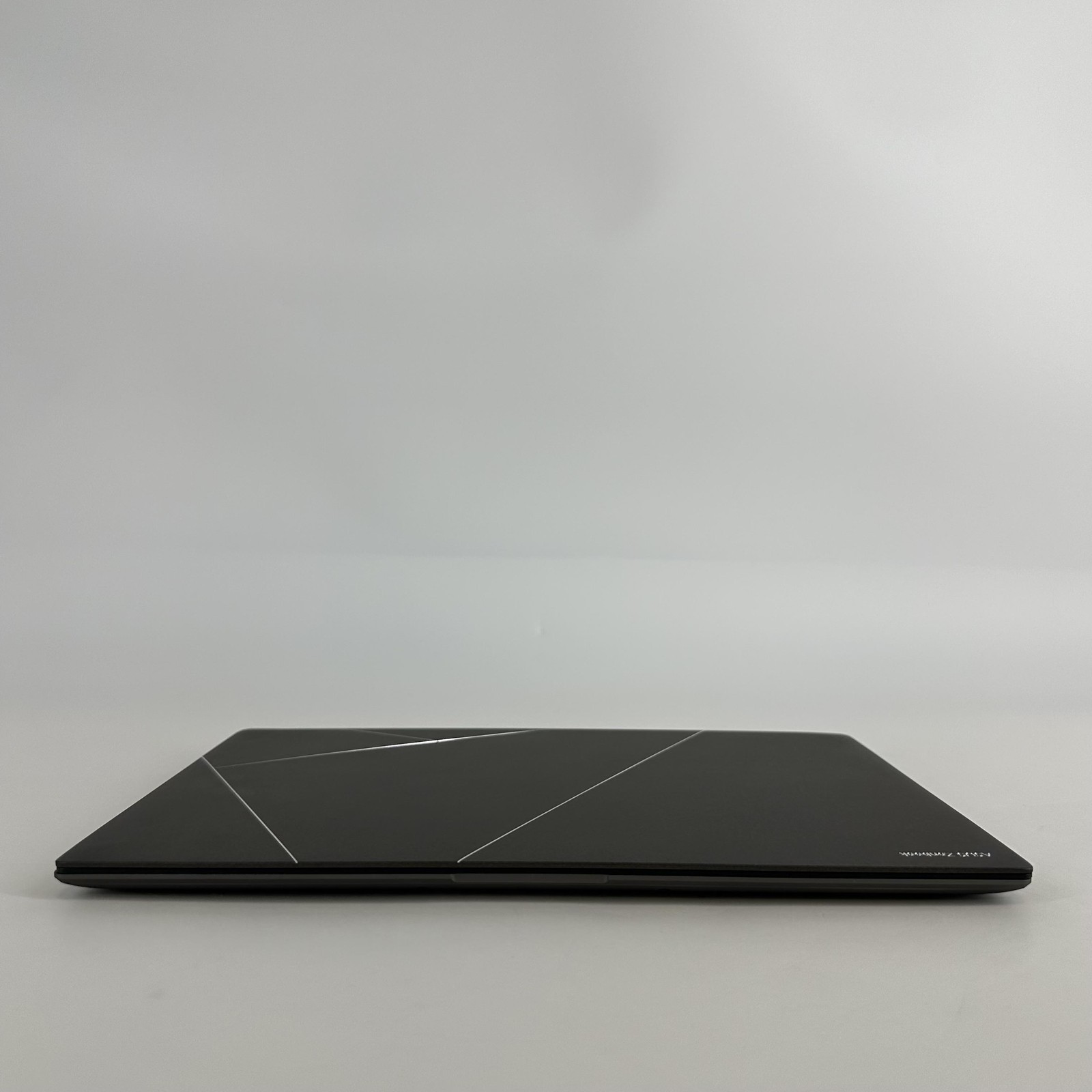 Asus Zenbook S 14 QHD+ TOUCH 2.2 GHz Ultra 7 256V 16GB 1TB Very Good BENT FRAME
