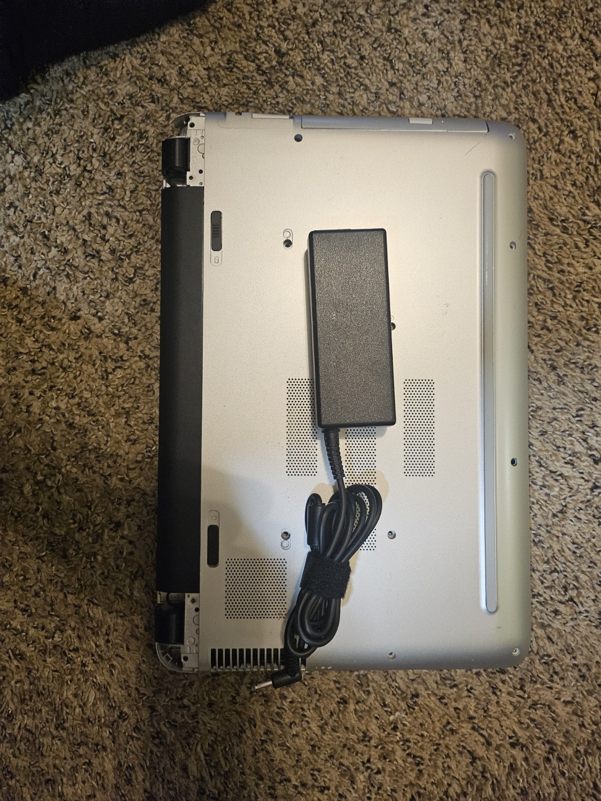 HP Pavilion 15” Laptop i7-6500U • 8GB RAM 230GB windows 10 w chrgr