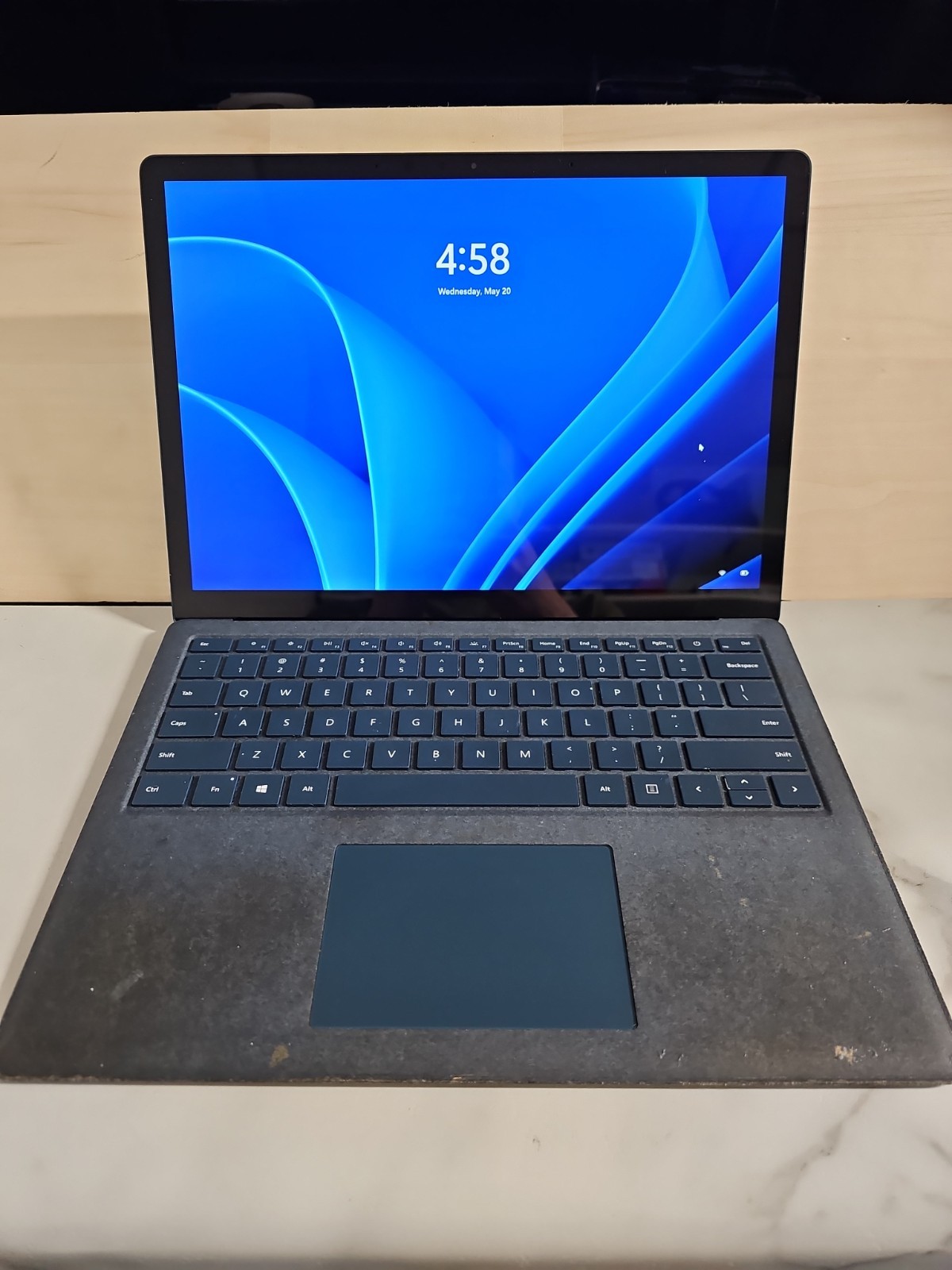 Microsoft Surface Laptop 2 13.5″ Cobalt Blue i5 8GB 256GB