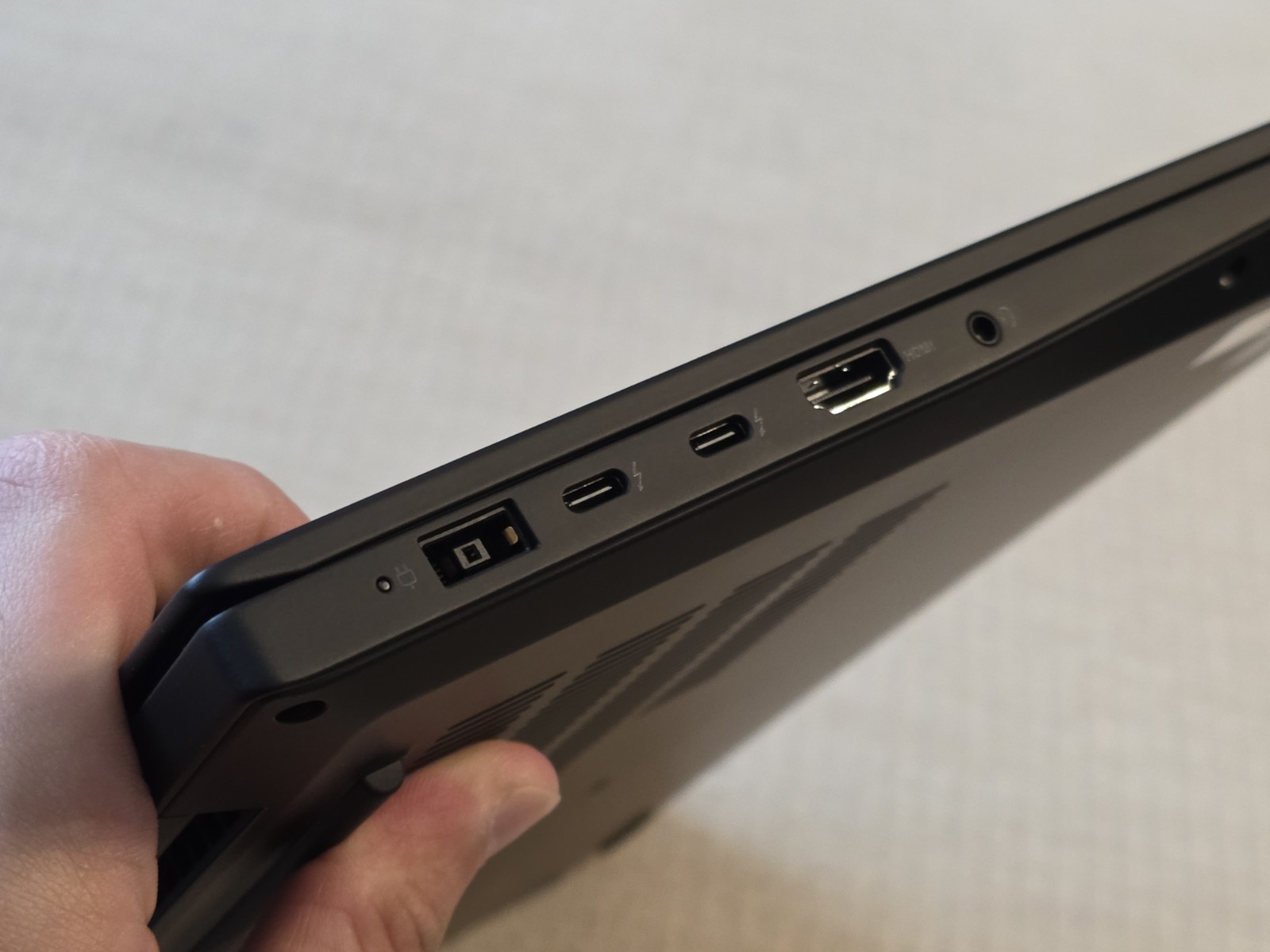 Lenovo ThinkPad P1 Gen 5 16″ Laptop i7-12700H DDR5 16GB 512GB SSD RTX A1000 4GB
