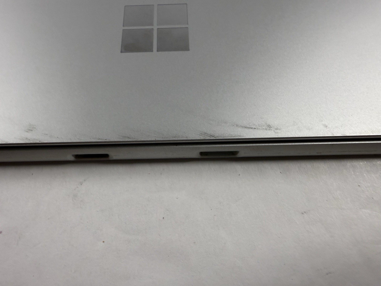 Microsoft Surface Pro 8 (1982) i5-1145G7 – 16GB RAM – 256GB 120Hz – Win 11 Pro