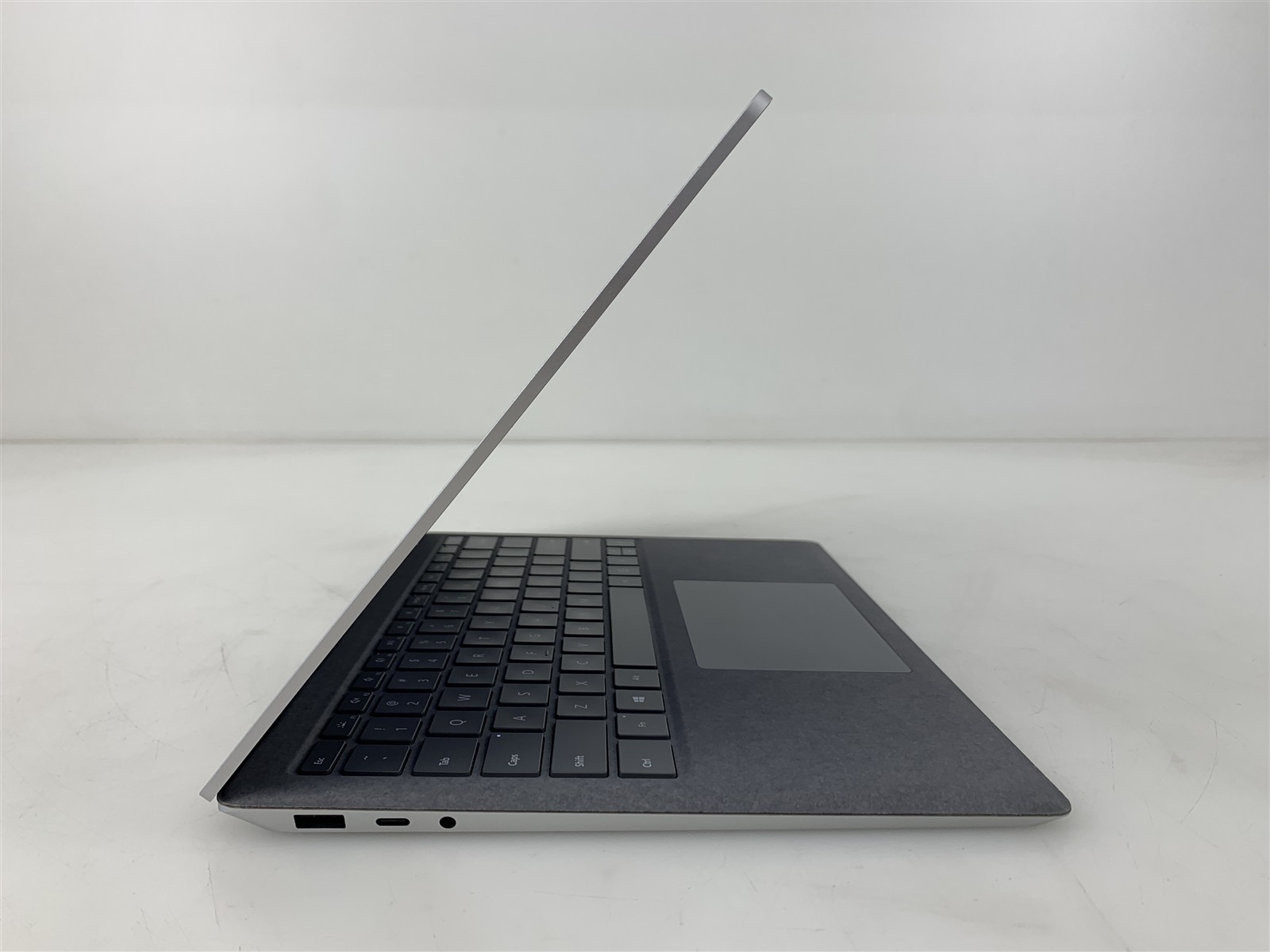 Microsoft Surface 4 AMD Ryzen 5 2.20GHz 8GB RAM 126GB NVMe Win 11 Home