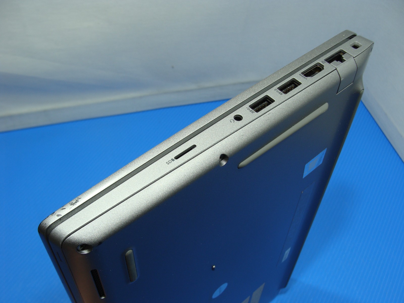 Dell Latitude 5421 14″FHD vPRO Core i7-11850H 2.5GHz 16GB 256GB W11Pro +Charger