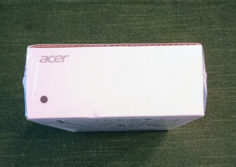 acer iconia one 7 NEW IN BOX & FACTORY PLASTIC WRAP