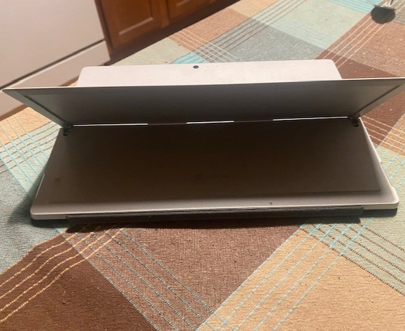 Microsoft Surface Pro 6 12.3″ Wi-Fi, 128/256/512GB, Black/Platinum w/ charger