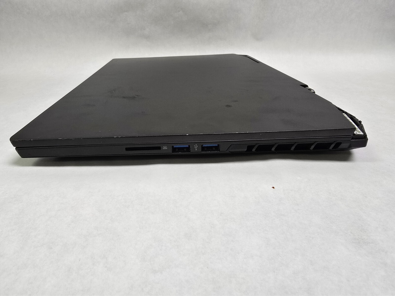 Eluktronics Prometheus XVII 17.3″ Gaming Laptop i7-12700H 16GB 1TB RTX 3060