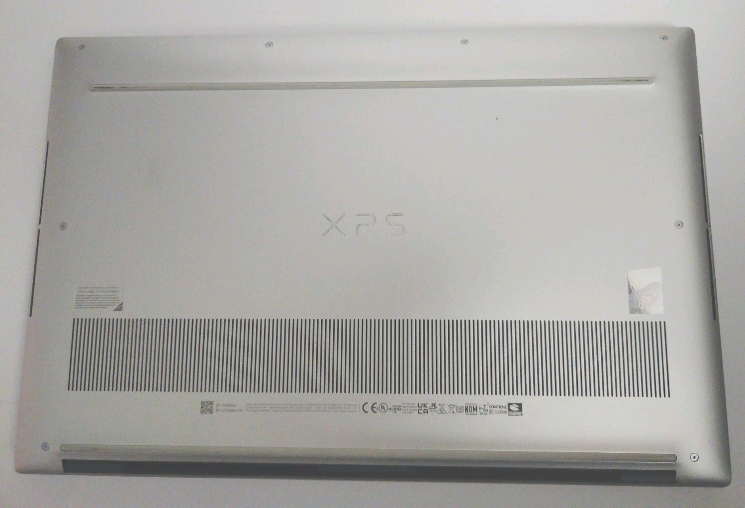 Dell XPS 15 9530 – 15.6″ FHD+ – i7-13700H – 16GB RAM – 512GB SSD – Silver