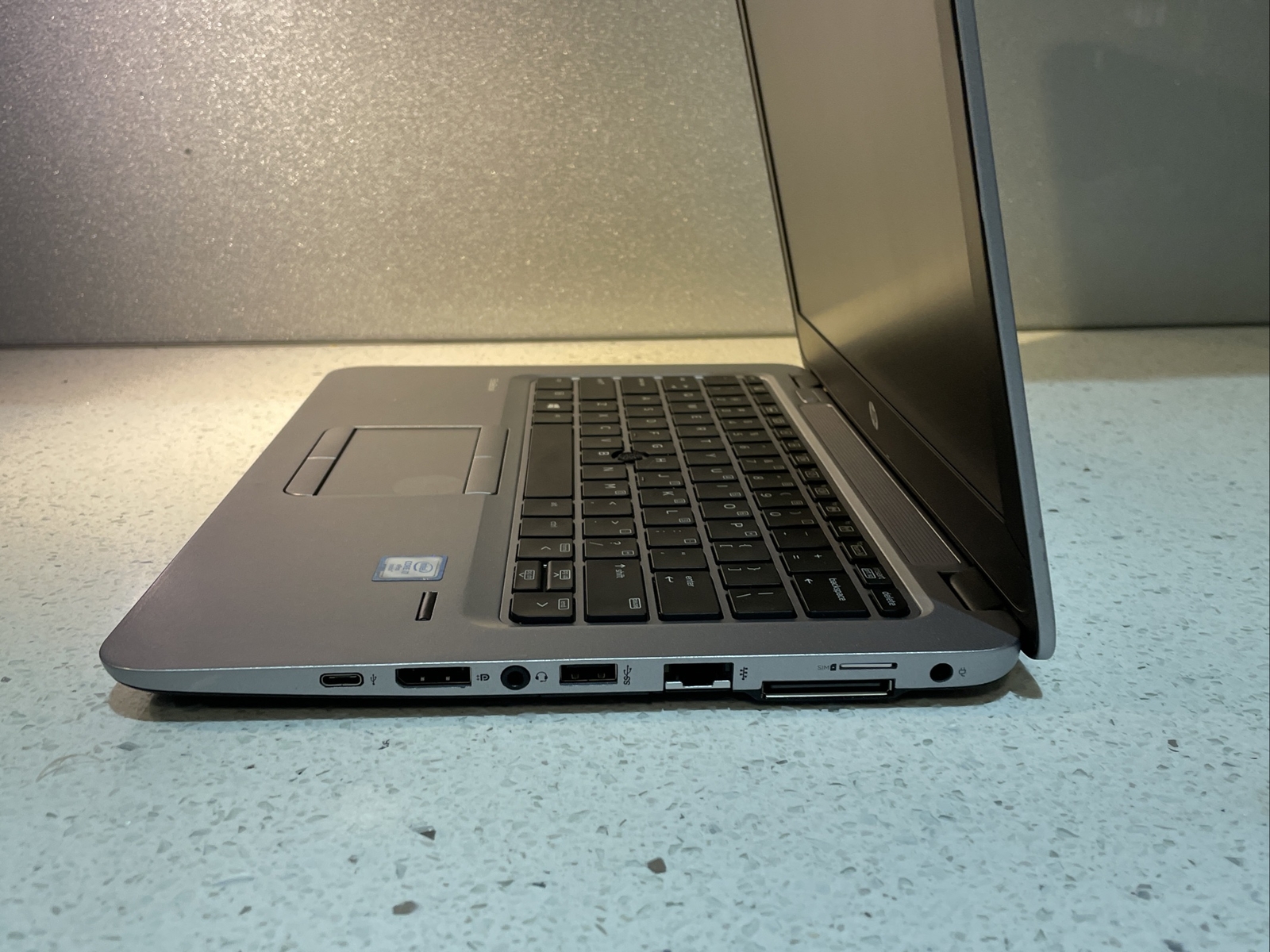HP Elitebook 820 G3 12.5″ Intel i7-6600U @2.81 4GB RAM 128GB SSD Win10 Pro