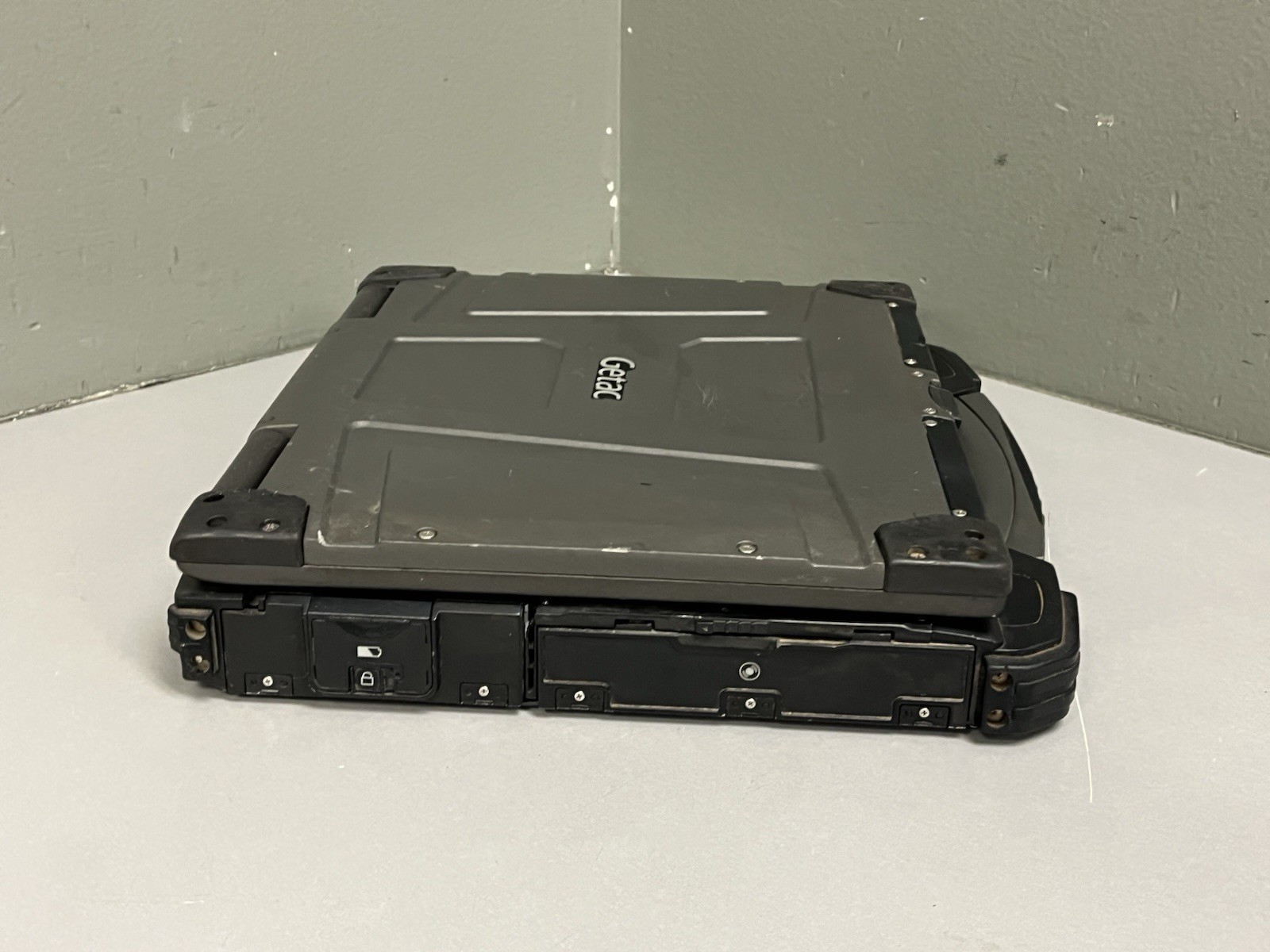 Getac B300 G5 Rugged Touch 13.3″ i5-4300M 4GB Ram 128GB SSD 5,322 Hours