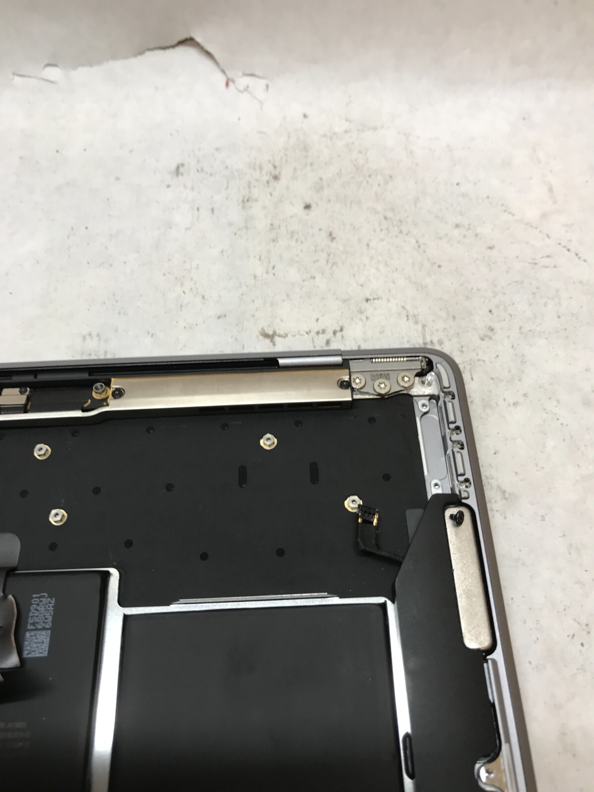 Apple MacBook Pro Touch 2018 A1990 Palmrest NO MOTHERBOARD For Parts/Repair – DW
