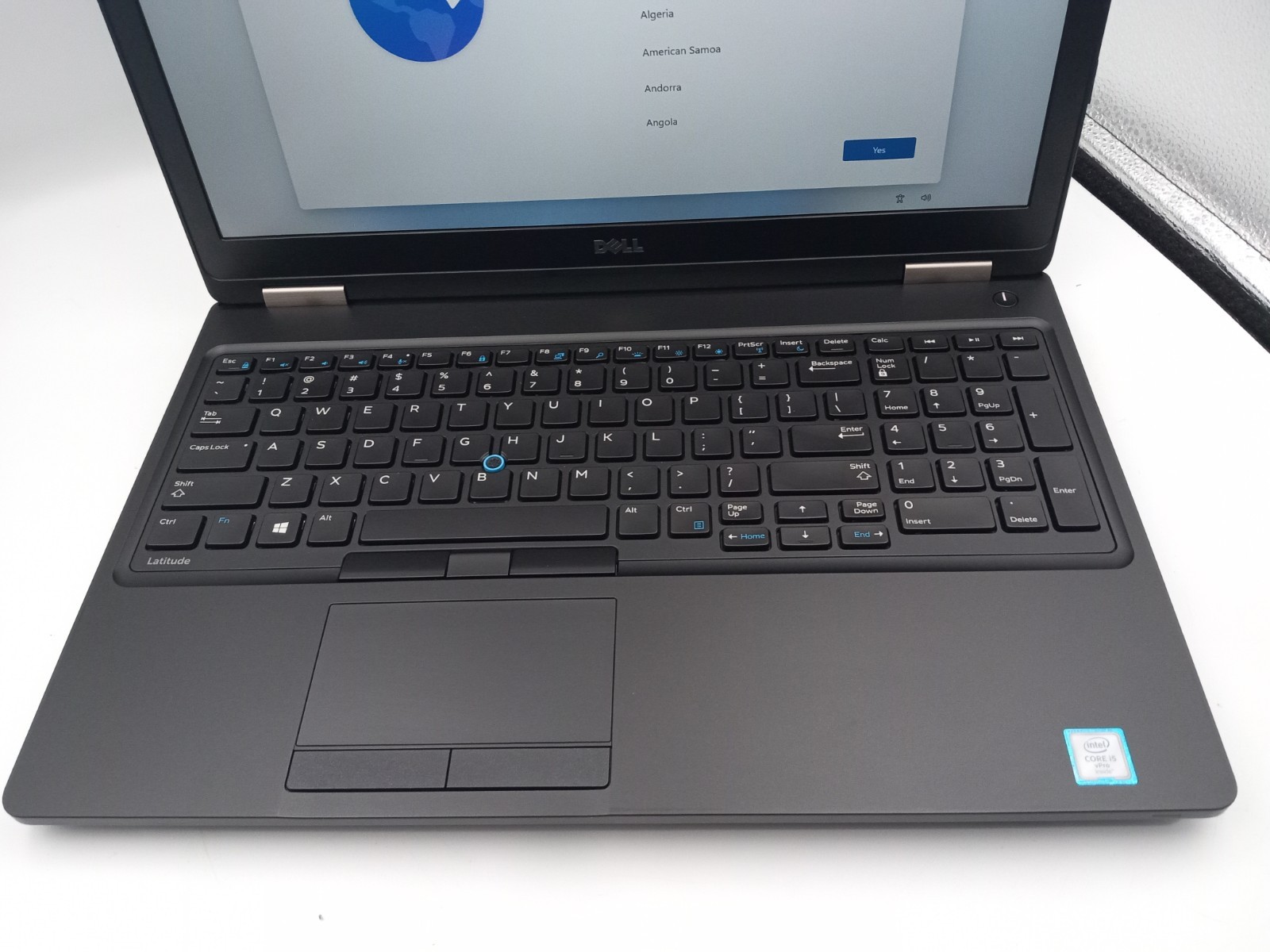 Dell Latitude 5580 15″ Intel i5-6300U 4GB RAM 128GB SSD Win11 – READ DESC.-RR