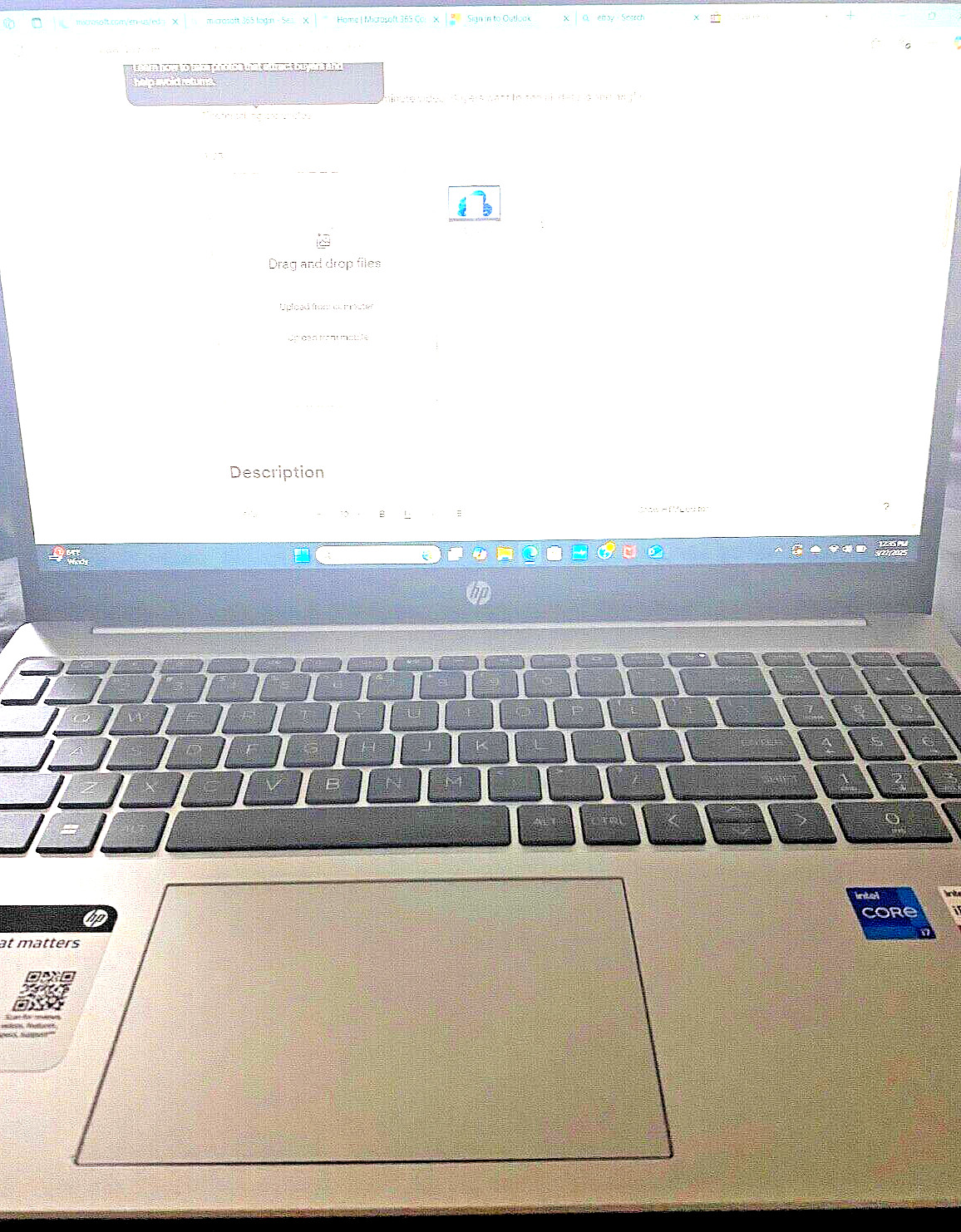 HP 15-dy5073dx 15.6″ (512GB SSD, Intel Core i7-1255U, 4.70GHz, 16GB RAM,…