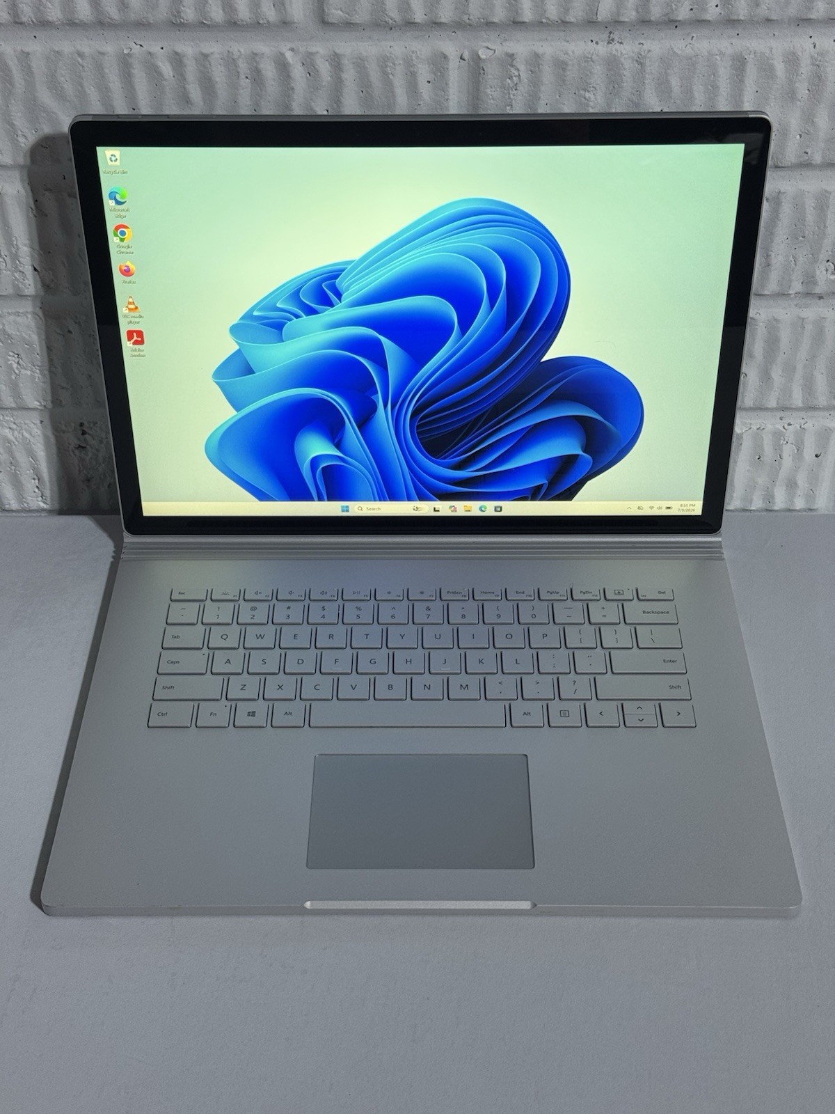 Microsoft Surface Book 3 1899 TOUCHSCREEN Intel i7 10th, 1tb, 32GB Laptop ONLY!