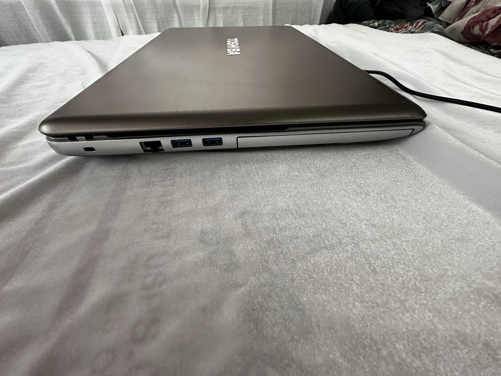 Toshiba Satellite P875-S7200- Windows 7 Home Edition 16GB RAM-Kingston SSD 480GB