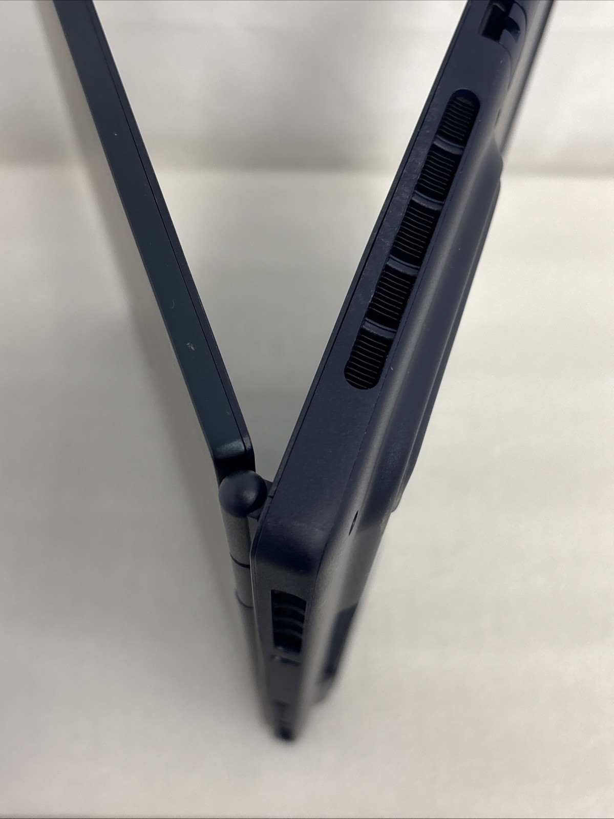 Dell Alienware 16 Aurora (1TB, Intel Core 7, 16GB, RTX 5050, Windows 11 Home)