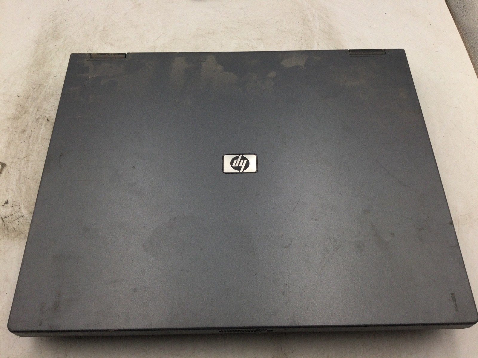 HP COMPAQ NC6120 – FOR PARTS – INTEL CENTRINO – 256mb RAM – BROKEN LCD – READ-BB