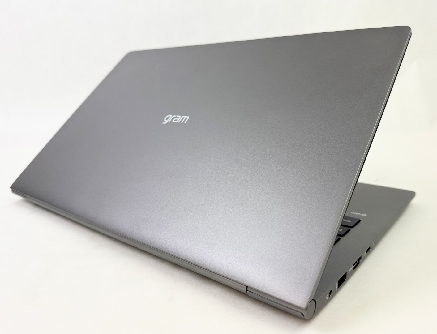 LG Gram 15Z995-R.AAS9U1 15.6″ FHD Touch i7-10510U 16GB 1TB SSD W11H Laptop