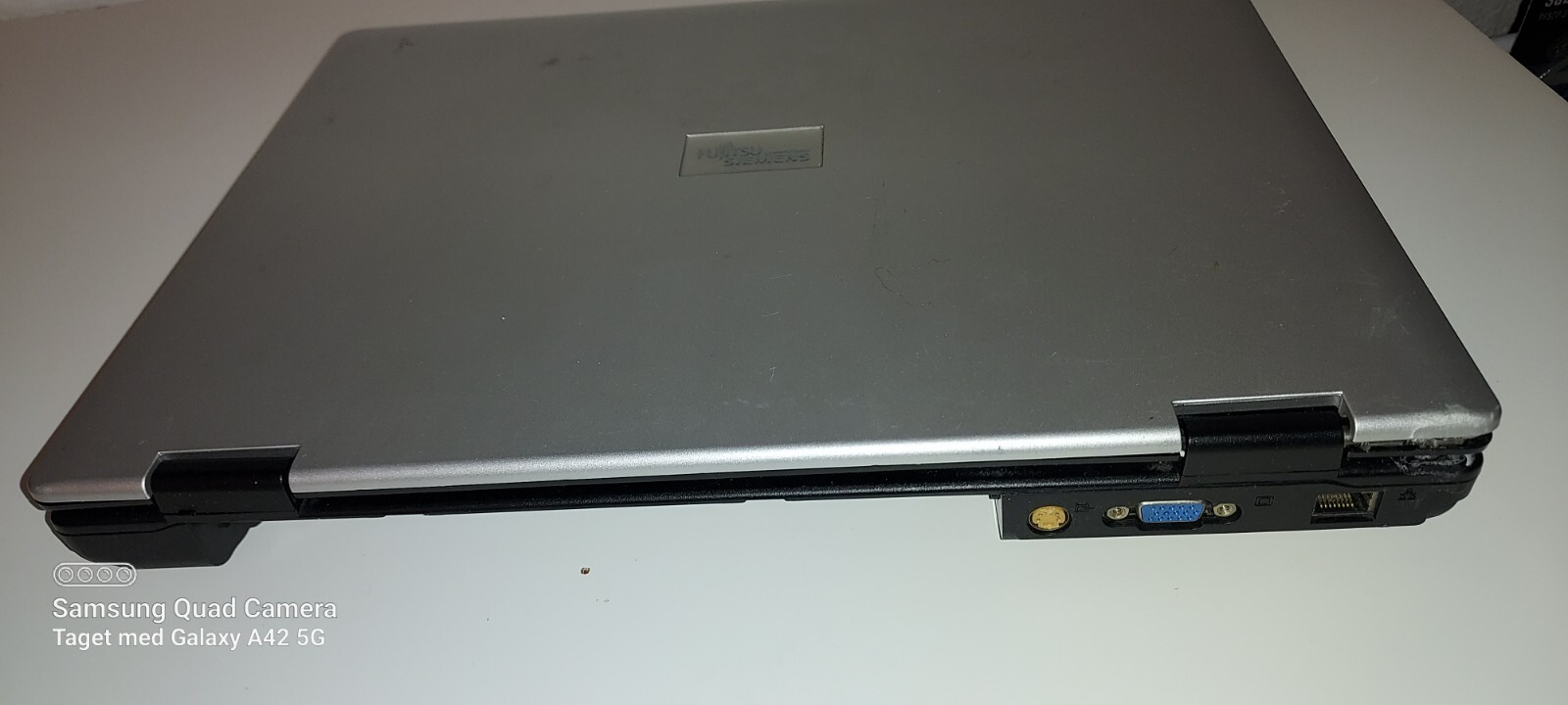 Fujitsu Siemens Amilo LI 2727 Laptop