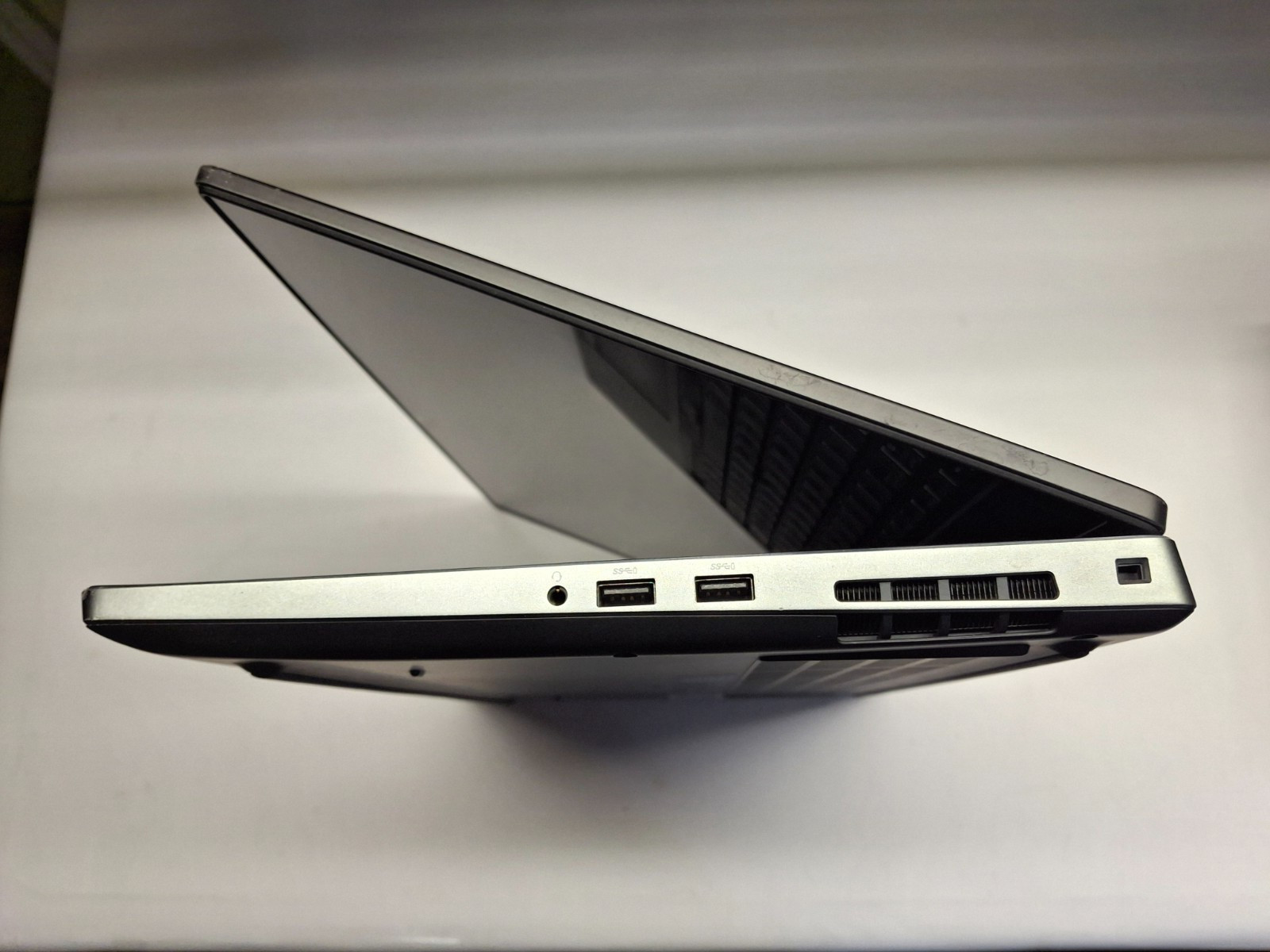 Dell Precision 7530 XEON E-2176M 2.70GHz Webcam 32GB 256GB SSD NVMe Wifi W11P