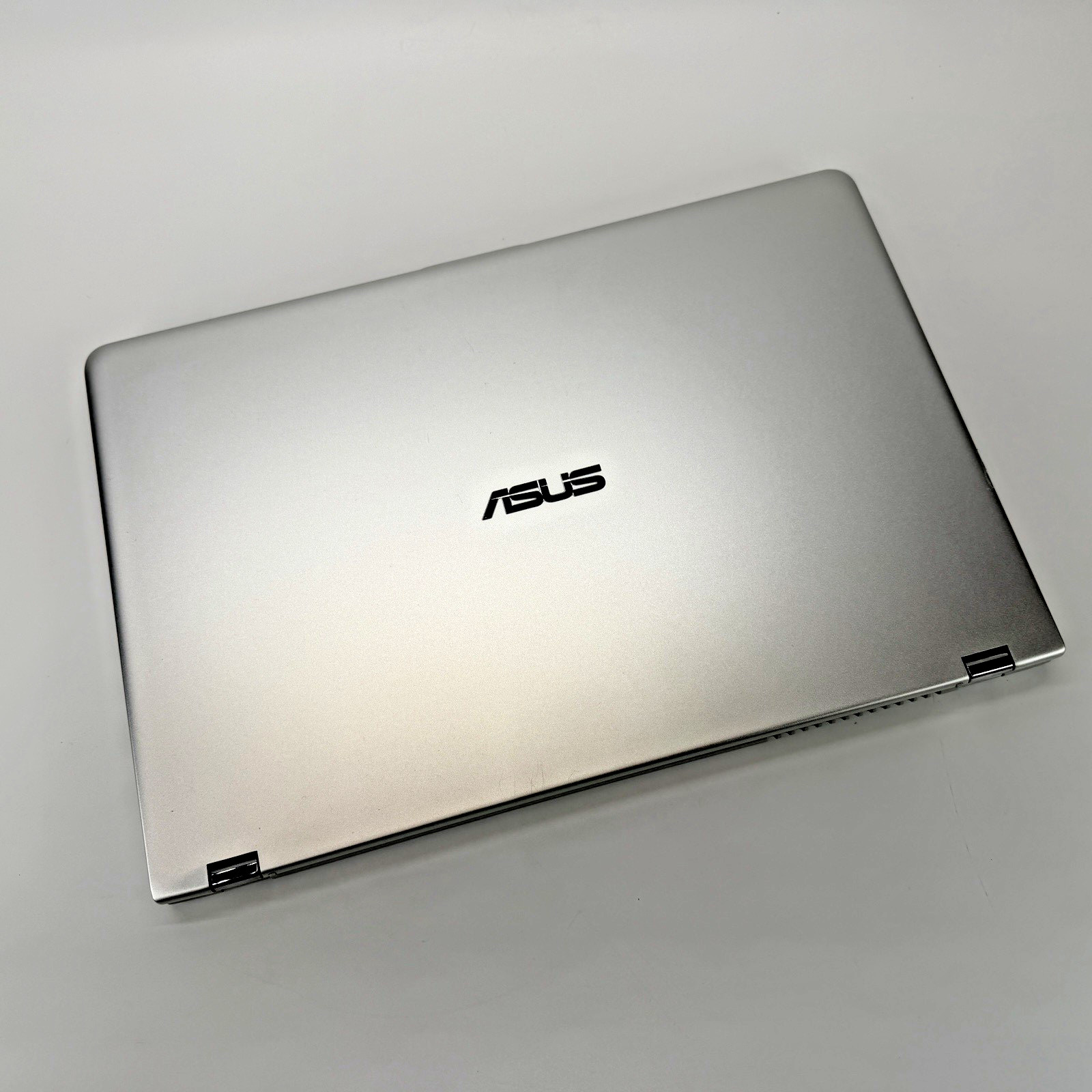 ASUA Q505UAR Intel i5-8250u 1.60 GHz 12 GB RAM 256 GB SSD Win 11 Home