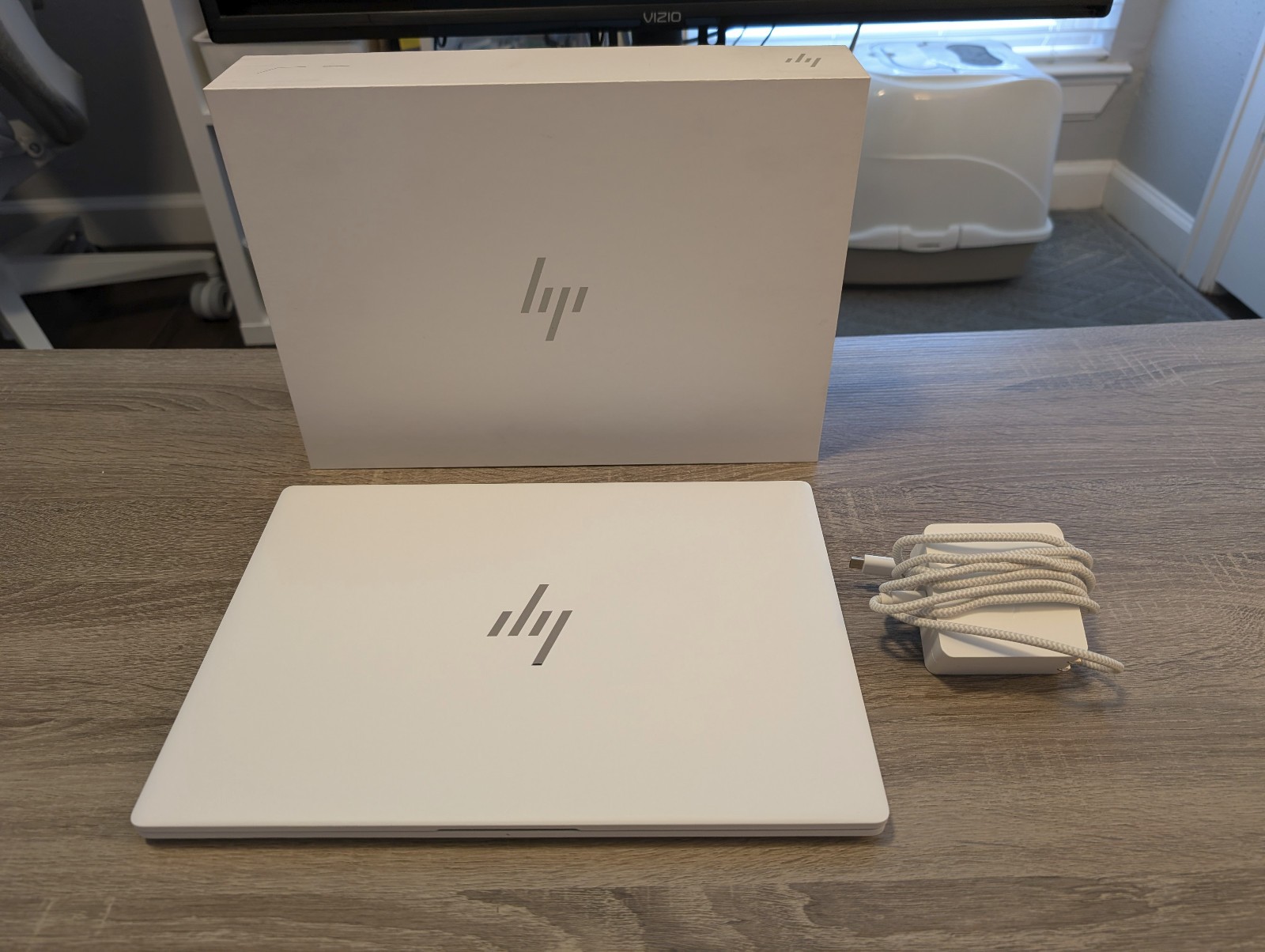 HP Dragonfly Pro 14″ Ryzen 7 7736u 16gb RAM 512GB SSD laptop white