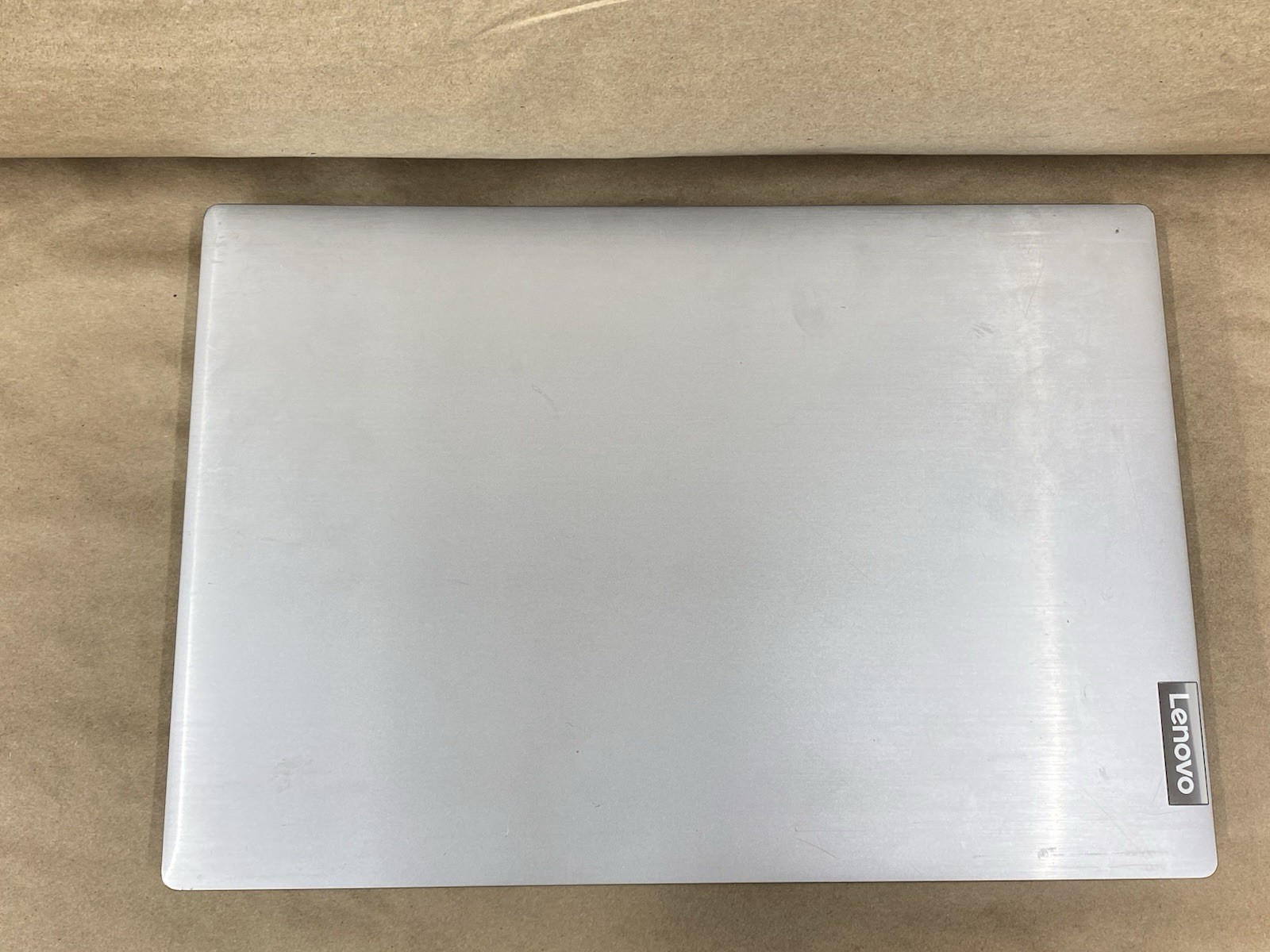 Lenovo 81LG – 15.5″ HD – CPU 5405U – 4GB – 256GB SSD – Win 11 Pro – READ