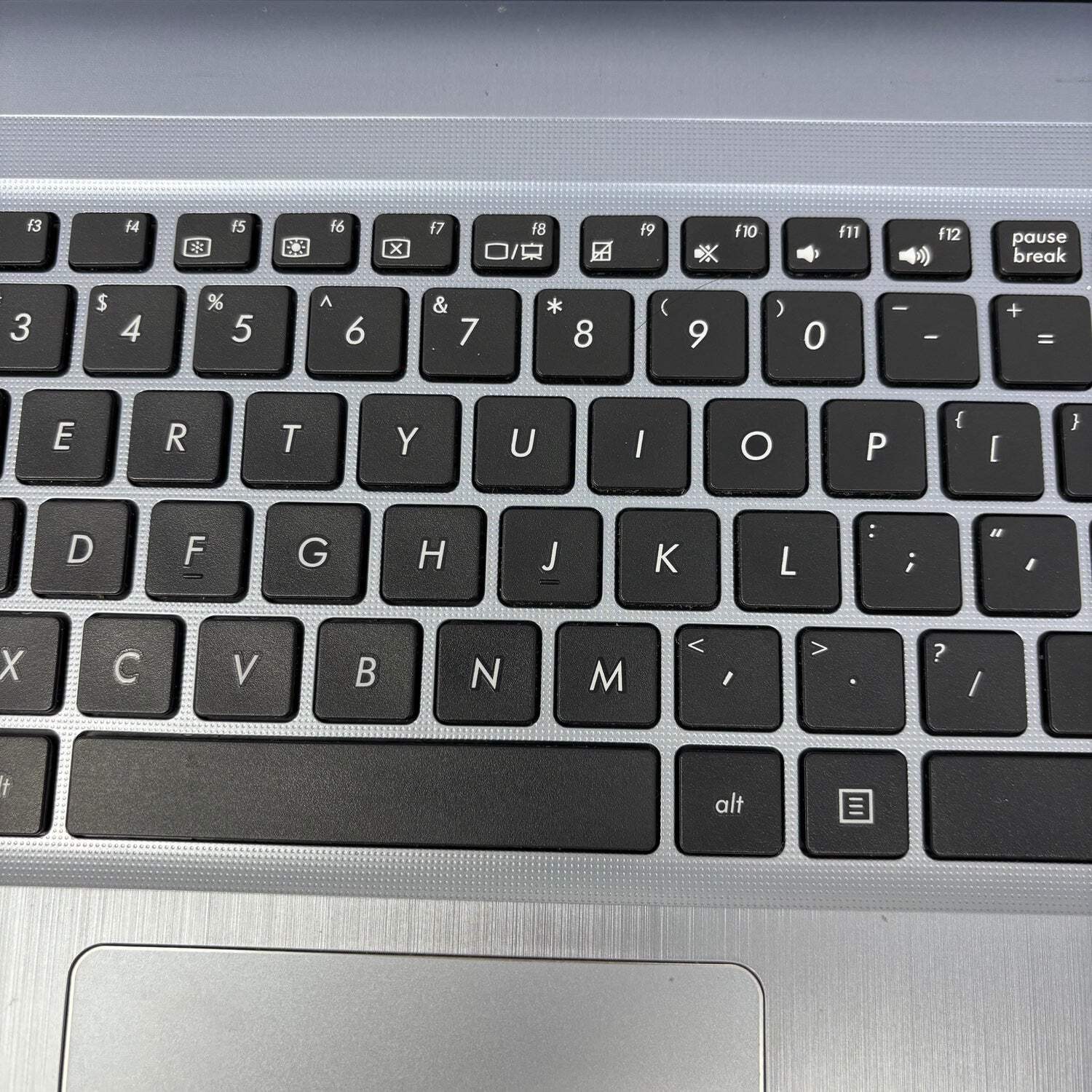 Broken Asus Vivobook 15 X540BA 15.6″ A9-9400 3.0GHz 8GB RAM 1TB HDD Bad Bat