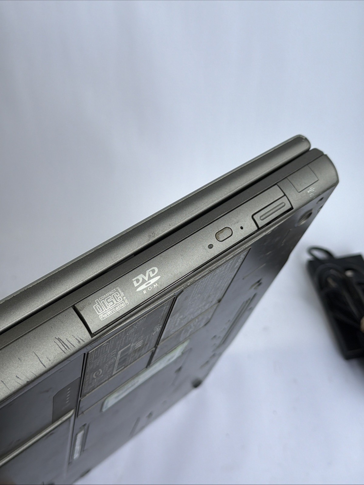Dell Inspiron 8600 15″ Windows XP Laptop Radeon 9600 1680×1050 9 Pin Serial NICE