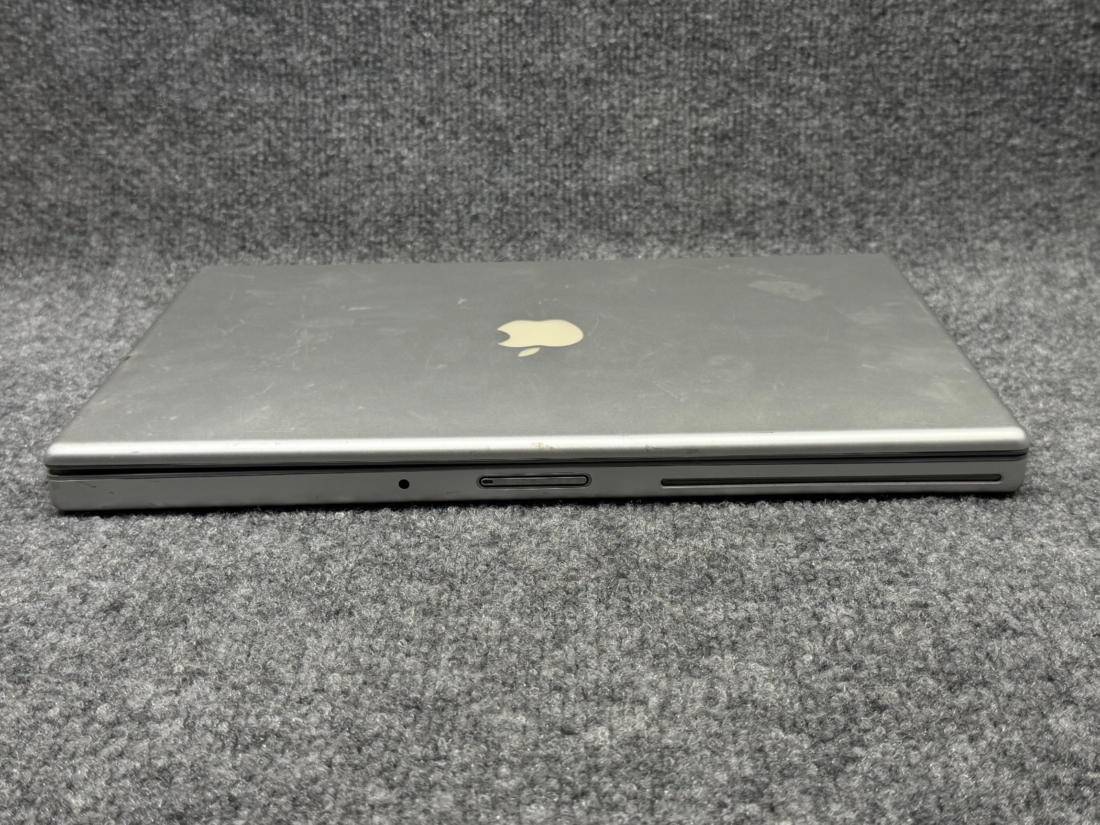 Apple MacBook Pro A1226 15″ Laptop Core 2 Duo T7800 2.60GHz 2GB RAM 200GB HDD