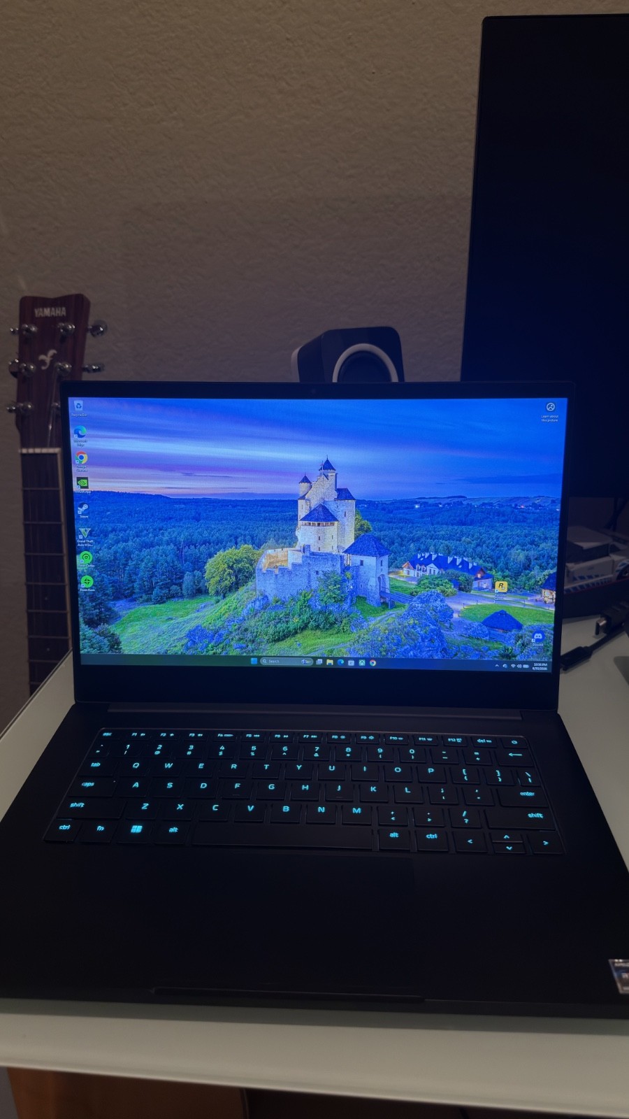Razer Blade 14″ (2022) – AMD Ryzen 9 6900HX, RTX 3060, 16GB RAM, 1TB SSD